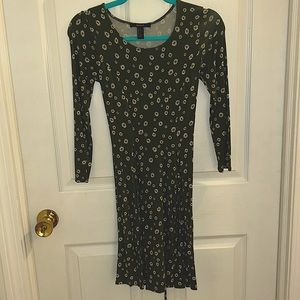 Forever 21 mid length sleeved green dress with white flower pattern size S